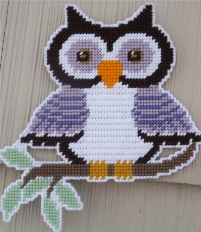 "Pretty Owl Wall Hanging" Plastic Canvas Pattern