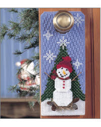 "Snowman Door Hanger" | Plastic Canvas Pattern